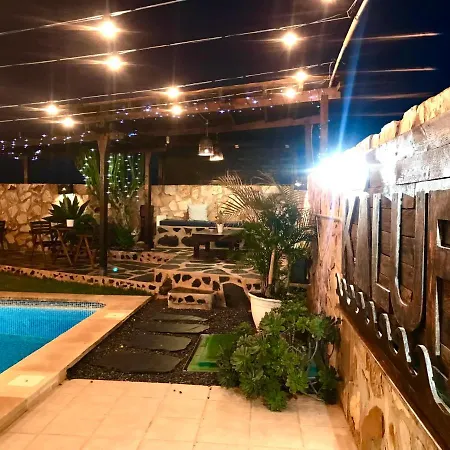 Kalufa Surf House Vandrarhem *
