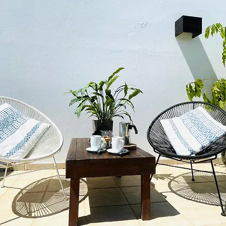 Kalufa Surf House Vandrarhem *