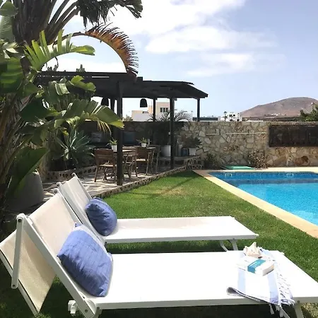 Kalufa Surf House بيت شباب *
