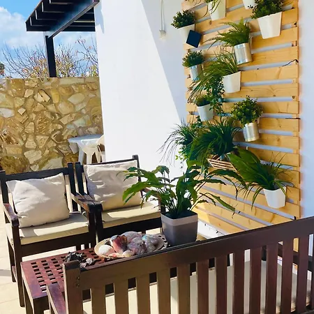 Kalufa Surf House بيت شباب *