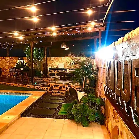 Kalufa Surf House Hostel *
