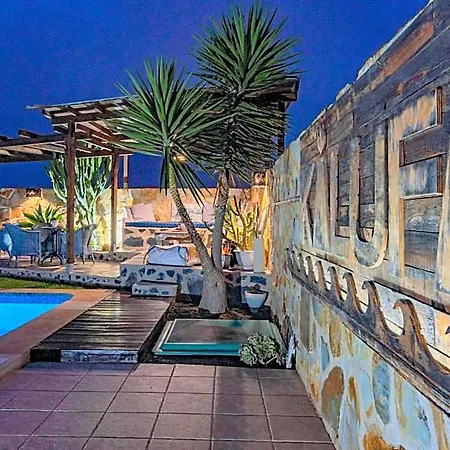 Kalufa Surf House *